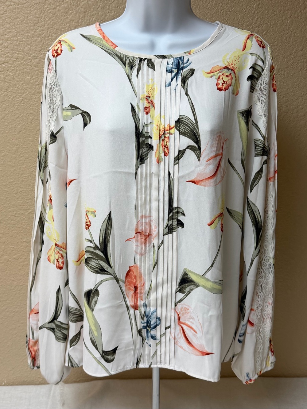 4/$20 White House Black Market Cream Floral Pleated Front Blouse